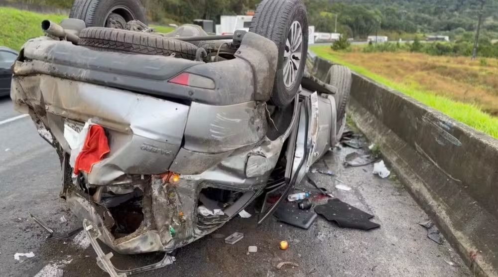 巴西男足前主帥鄧加遭遇車禍，車輛直接翻車+損毀嚴重