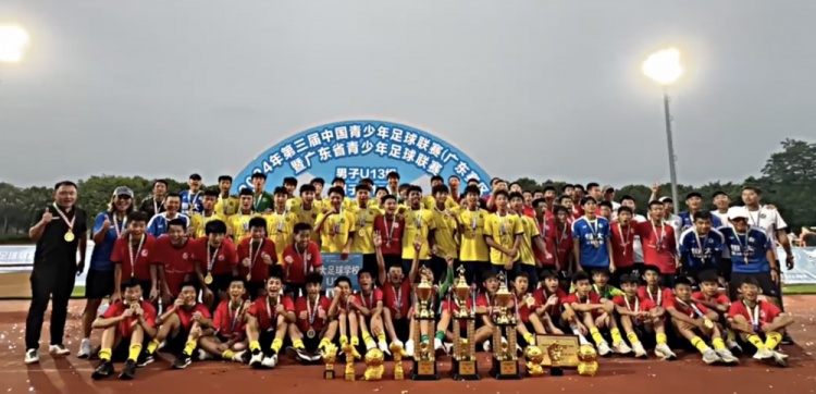 恒大足校U13、U15隊不敗戰(zhàn)績包攬青少年足球聯(lián)賽(廣東賽區(qū))冠軍