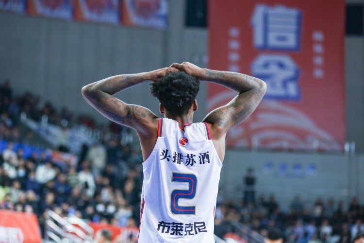 江南的城：CBA球隊(duì)今年選外援速度比內(nèi)援快 且普遍簽3-4個(gè)